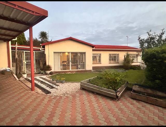 6 BEDROOM HOUSE FOR SALE IN MEYERVILLE